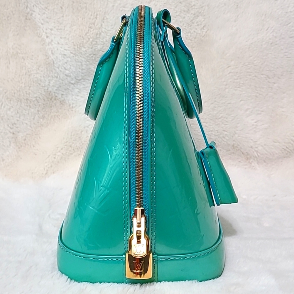 Louis Vuitton Alma BB In Green Vernis - Picture 3 of 12